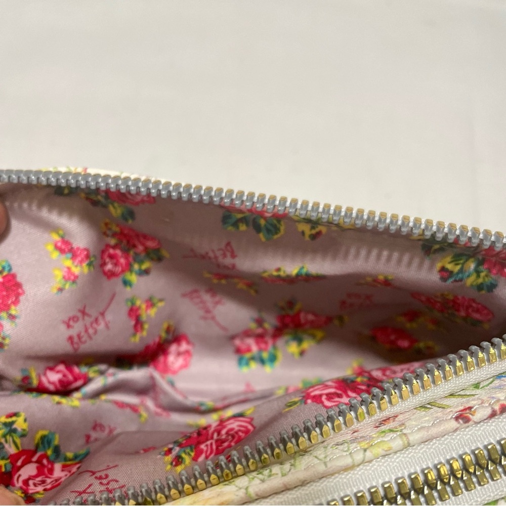 Betsey Johnson Floral Wristlet/Clutch, NWT - Picture 11 of 15